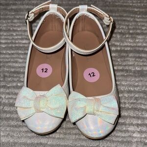 Elegant White Kids Shoes with Bow, size 12
